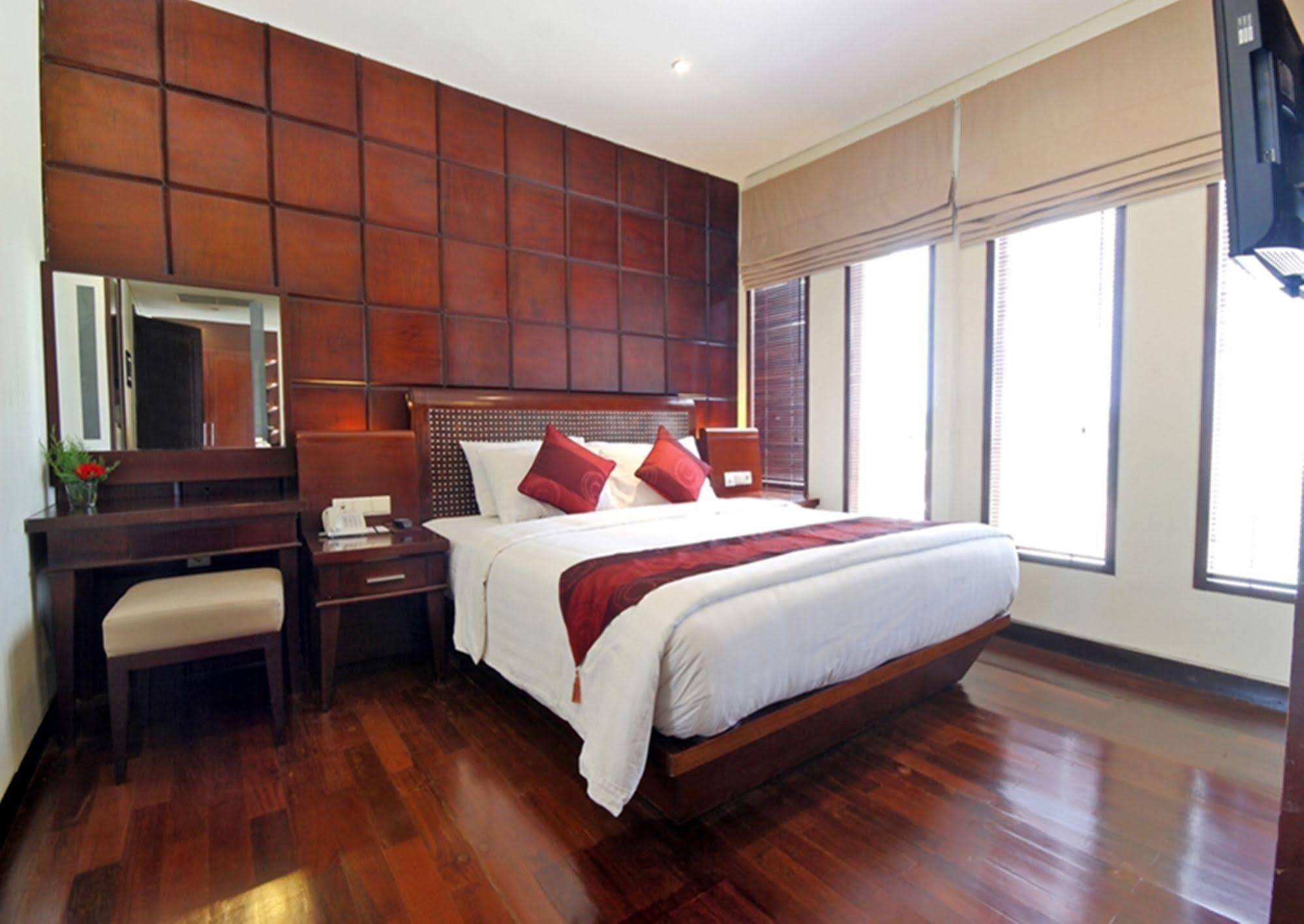 Capital O 2114 Grand Jimbaran Boutique Hotel エクステリア 写真