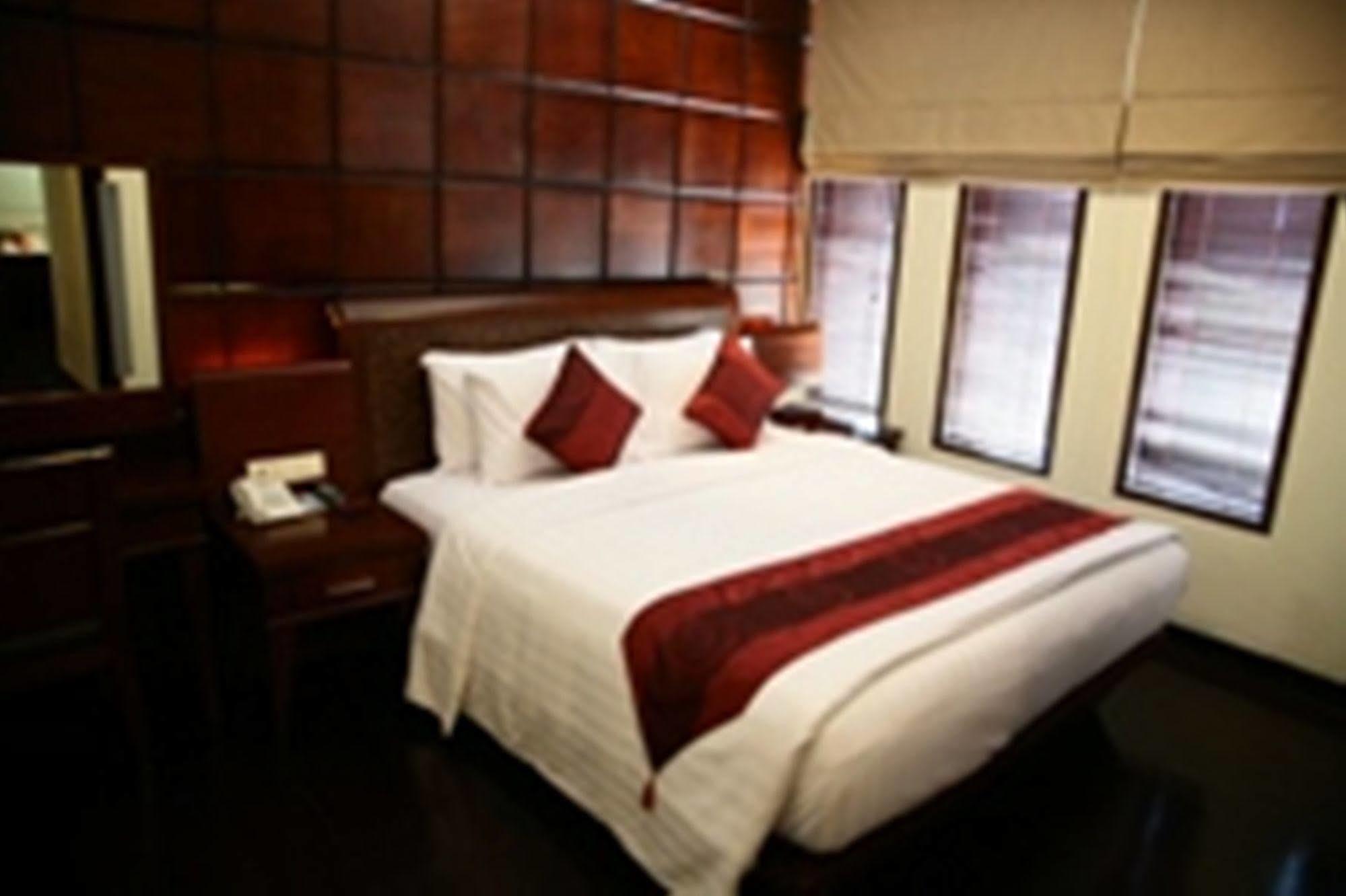 Capital O 2114 Grand Jimbaran Boutique Hotel エクステリア 写真