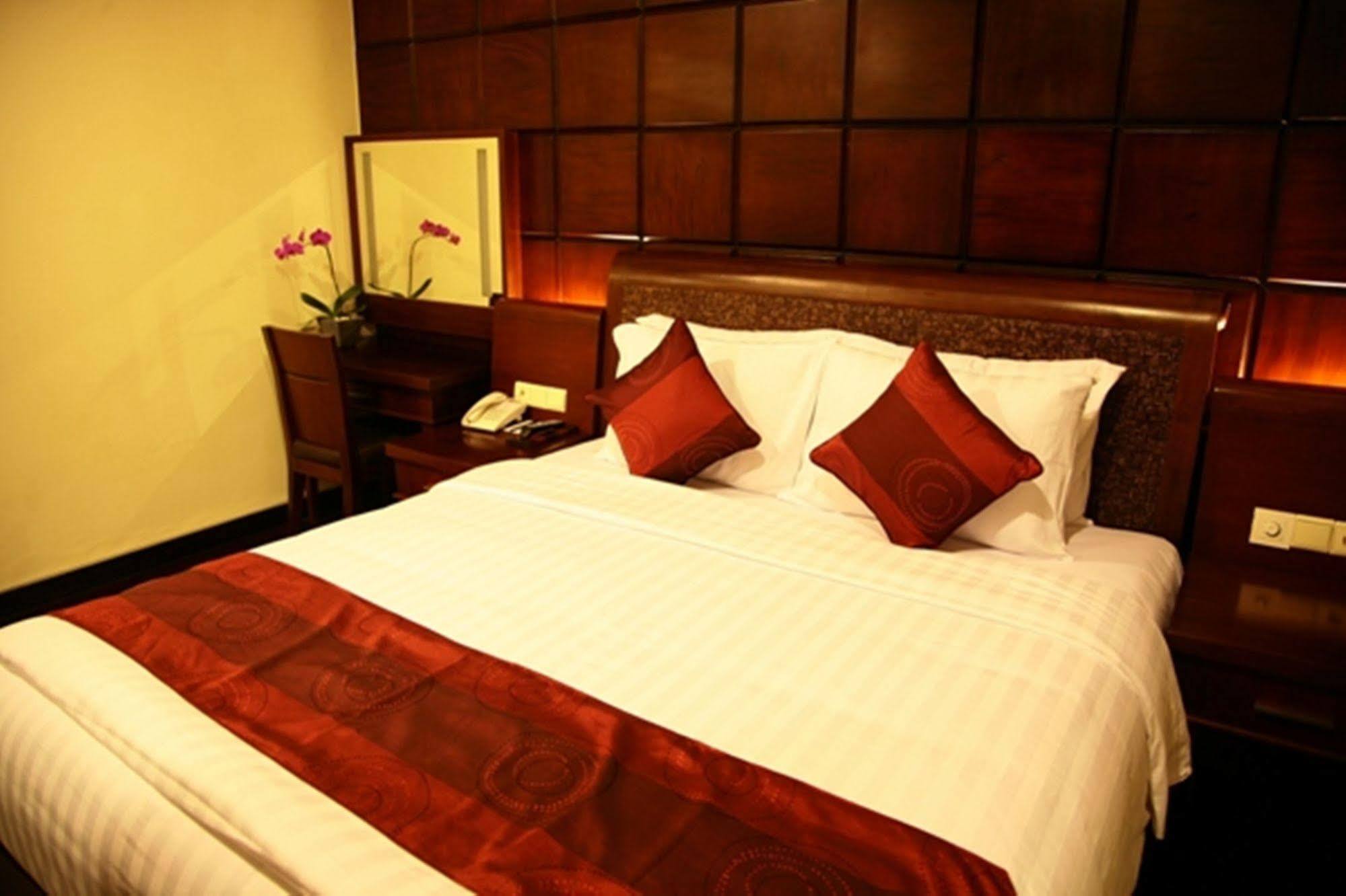 Capital O 2114 Grand Jimbaran Boutique Hotel エクステリア 写真
