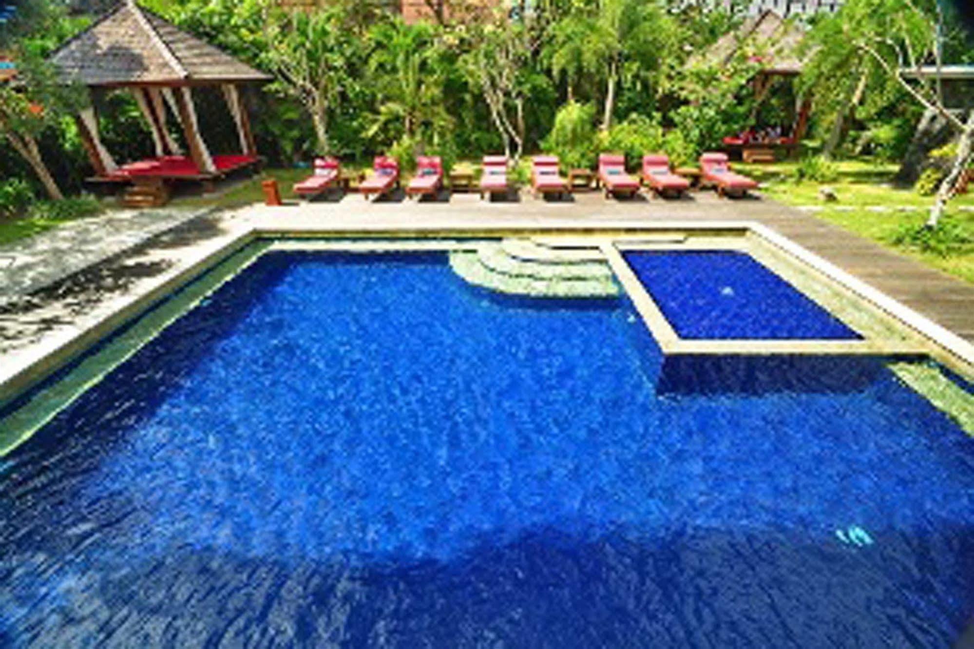 Capital O 2114 Grand Jimbaran Boutique Hotel エクステリア 写真