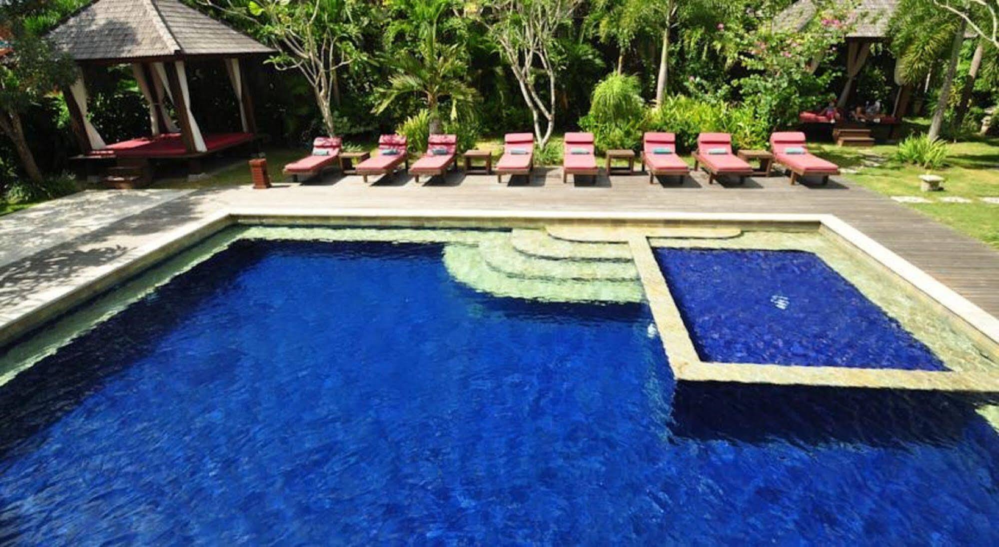Capital O 2114 Grand Jimbaran Boutique Hotel エクステリア 写真